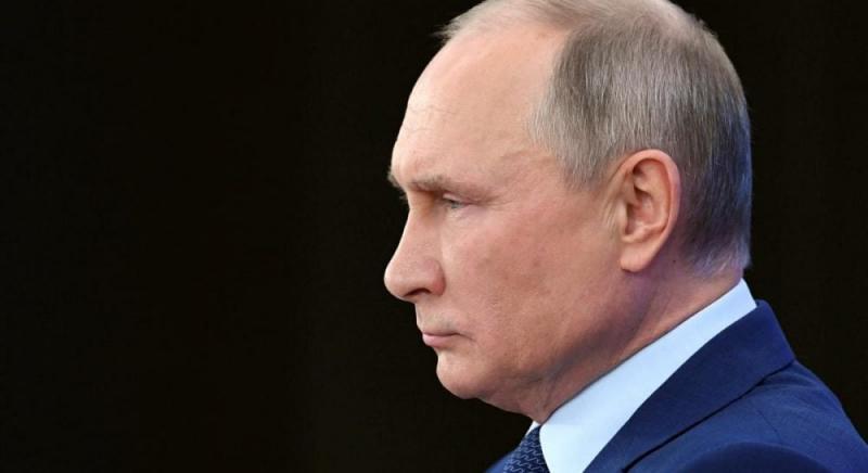 Путін не звертає уваги на те, що Росія охоплена вогнем, його єдина мета - це Україна, - пише The Atlantic.