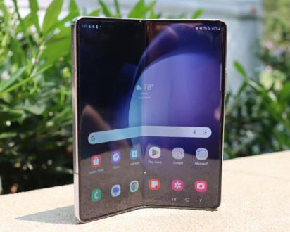 Samsung Galaxy Fold8 Ultra — це преміальний розкладний смартфон, оснащений камерою на 200 МП.