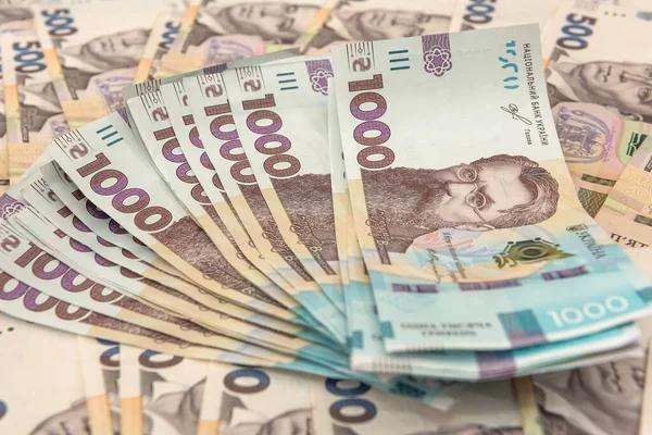 Більше ніж половина респондентів серед медійних працівників отримує зарплату до 35 тисяч гривень щомісяця, згідно з телеграм-опитуванням, проведеним 