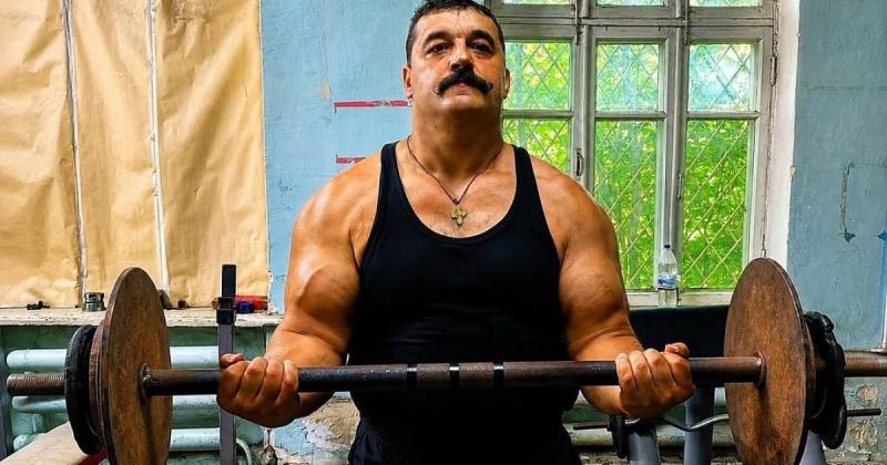 Виконав роль українського героя, а тепер розважає російську публіку: як рекордсмен Дмитро Халаджі зрадив свою країну.
