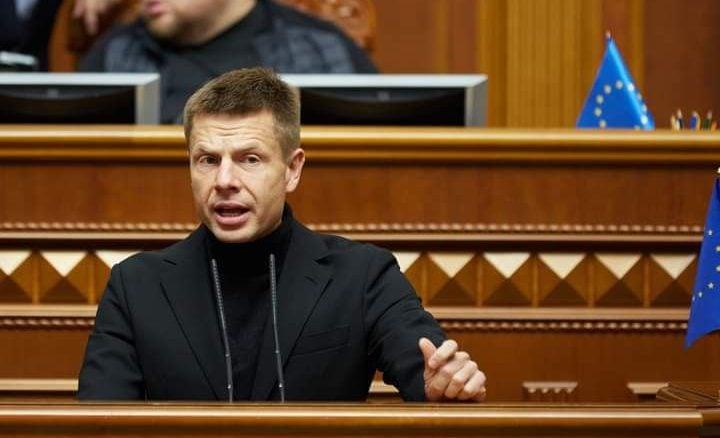 Народний депутат Гончаренко попередив про небезпеку публічного осуду Трампа і закликав терміново вирушити до Сполучених Штатів.