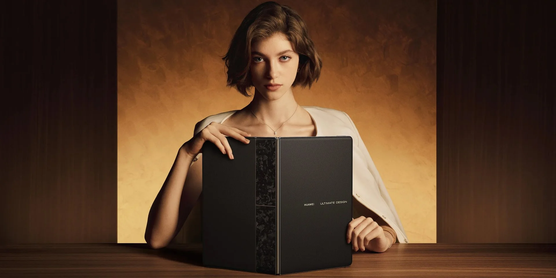 Один із найтонших у світі. Компанія Huawei представила ноутбук зі складаним OLED-екраном.