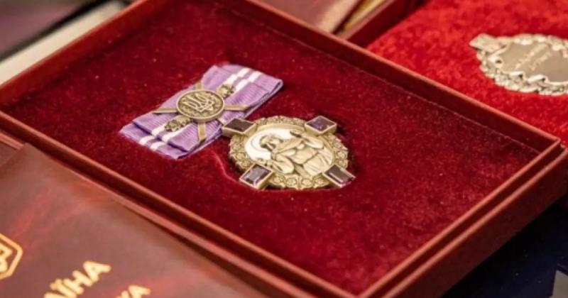 Зеленський посмертно вручив ордени журналістам Лаллікану та Гузенку.