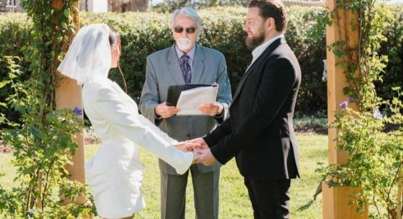 Популярний український телеведучий узаконив свої стосунки в США (фото)