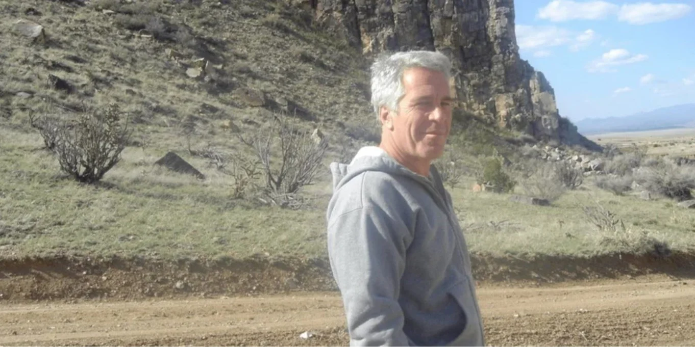 У головній ролі виступить Лора Дерн. Компанія Sony Pictures планує створити серіал, присвячений журналістському розслідуванню справи Джеффрі Епштейна.