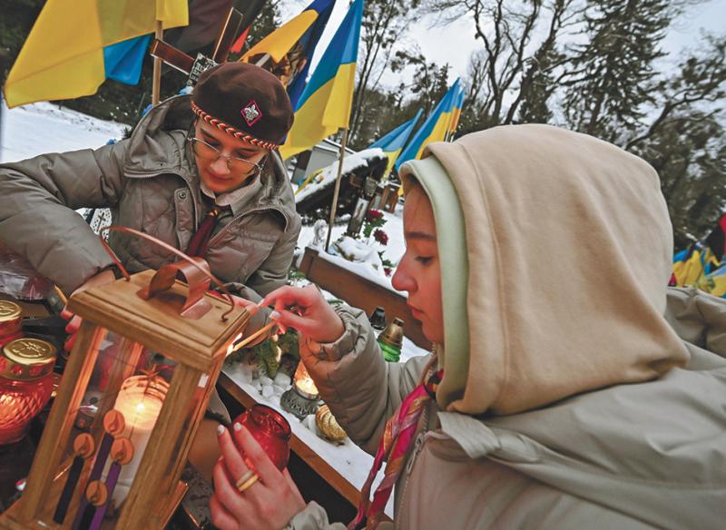 Благодатний вогонь з Святої Землі: пластуни вперше за 33 роки привезли Вифлеємський вогонь в Україну - Стиль життя | Експрес онлайн