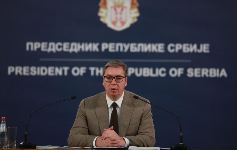 Чи не хоче він вирушати до Путіна? Вучич потрапив до лікарні після несподіваного повернення зі Сполучених Штатів.