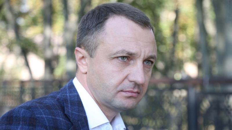 Кремінь сподівається на оперативну розробку законодавчих ініціатив, які зміцнять статус державної мови в галузях освіти, інтернету та обслуговування.
