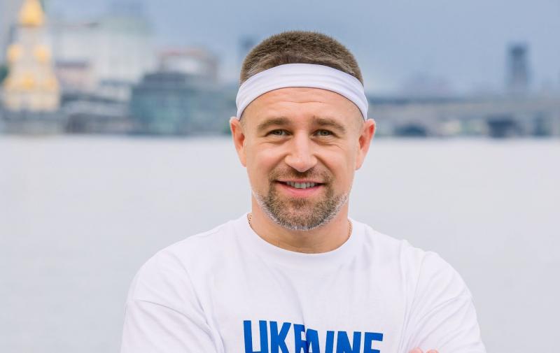 Пройшовши 10 км на протезі: 5 надихаючих фактів про ветерана та ведучого Олександра Швачку, які мотивують кожного.