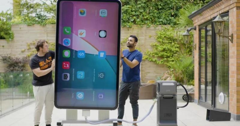 Найвищий iPhone досягає висоти 2 метри і важить більше, ніж звичайний холодильник — ось таке незвичайне фото!