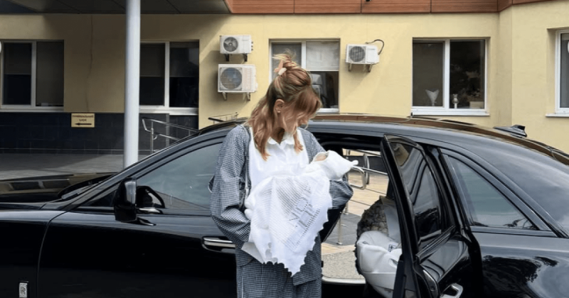 Пес Патрон, Дорофєєва і Горбунов: як колеги та друзі Лесі Нікітюк святкують появу її первістка (фото)