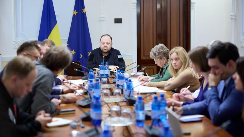 Закон, ініційований Стефанчуком, накладе обмеження на розповсюдження даних про фізичних та юридичних осіб.
