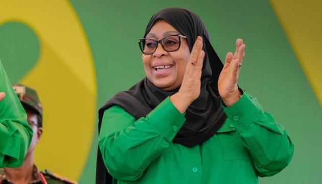 В Танзанії, після хвилі протестів, нова президентка прийняла присягу.