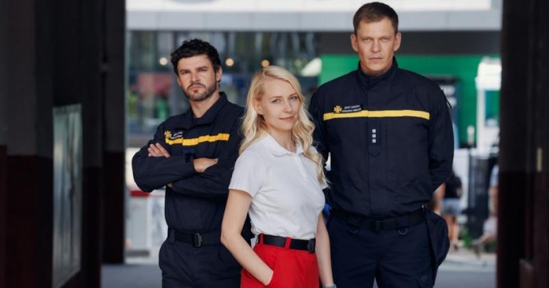 Знаменитості зі світу спорту, кіно та журналістики вирішили спробувати свої сили, прийнявши виклик 7-го корпусу ДШВ напередодні свята десантників. Хто з цих відомих особистостей зумів витримати 7 хвилин випробувань від Десантно-штурмових військ? -- Delo.u