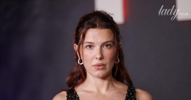 З вражаючим декольте та ефектом 