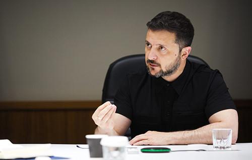 Зеленський закликає Європейський Союз терміново ухвалити рішення стосовно російських активів і висловлює надію на підтримку Трампа.