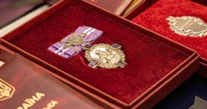 Зеленський вручив нагороди працівникам медіа з нагоди Дня працівників радіо, телебачення та зв'язку.