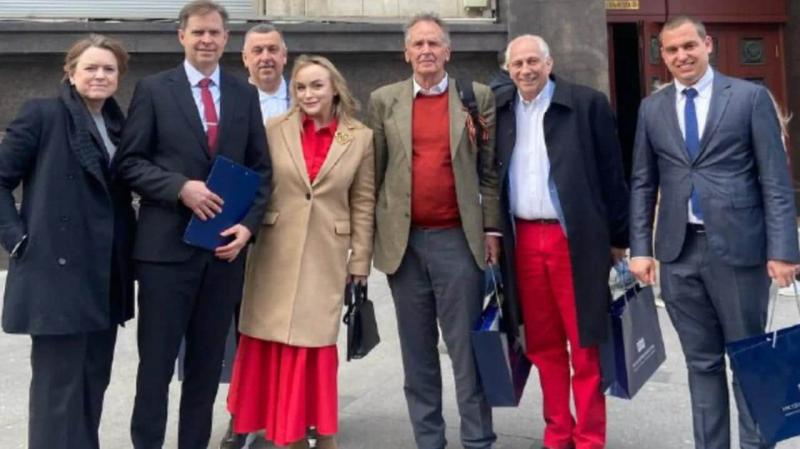 ЗМІ повідомляють, що представники європейського парламенту, які мають зв'язки з 