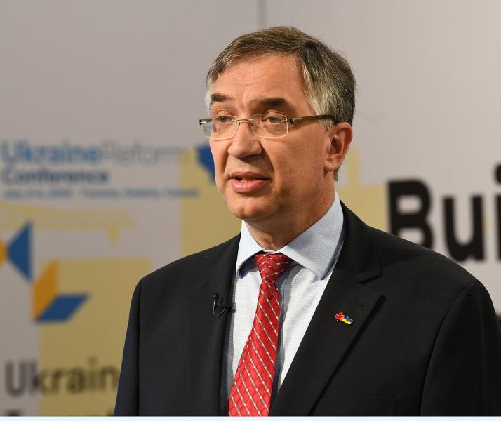 Україна відзначається винятковими здобутками у розв'язанні певних питань, проте традиційні пережитки заважають їй рухатись вперед. - Роман Ващук