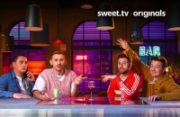 Приховуючи минуле з іронічним ставленням до втрат.