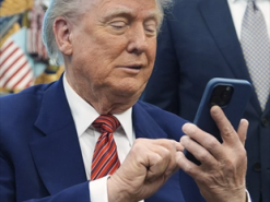 Трамп висловив думку, що CNN слід продати в рамках угоди з Warner Bros.