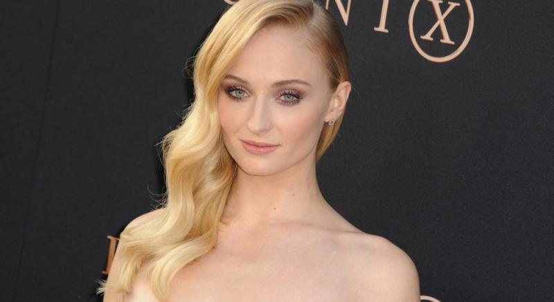 З'явилося перше зображення Софі Тернер у ролі Лари Крофт.