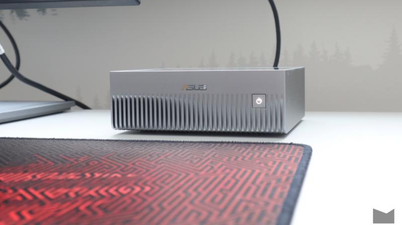 ASUS Ascent GX10 - мобільний суперкомп'ютер на базі штучного інтелекту для програмістів.