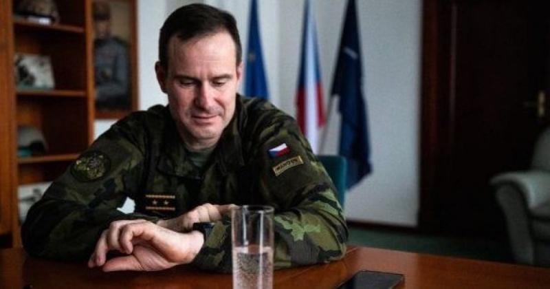 Скандал у Празі: міністр відмовив у в'їзді до США чеському генералу через питання 