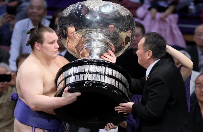 Українець, якого знає вся Японія: історія Данила Явгусишина на шляху до величі в сумо.