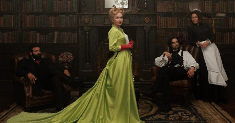 Салатового кольору плаття та кремове вбрання з перлинними акцентами: елегантні стилізації Олени Лавренюк з фільму 