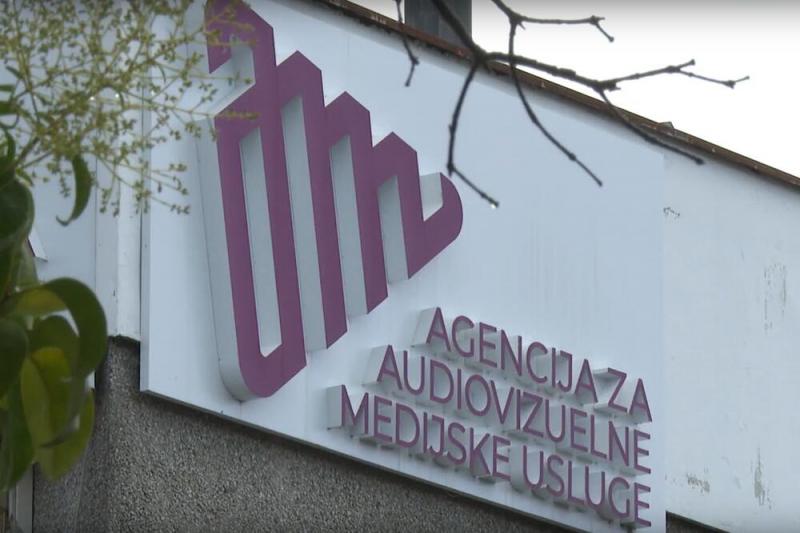 Регулятор Чорногорії ухвалив рішення на півроку заборонити трансляцію програм сербського телеканалу TV Pink через образливі висловлювання.