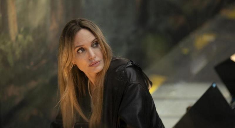 Анджеліна Джолі розкриє свою особисту історію в програмі 