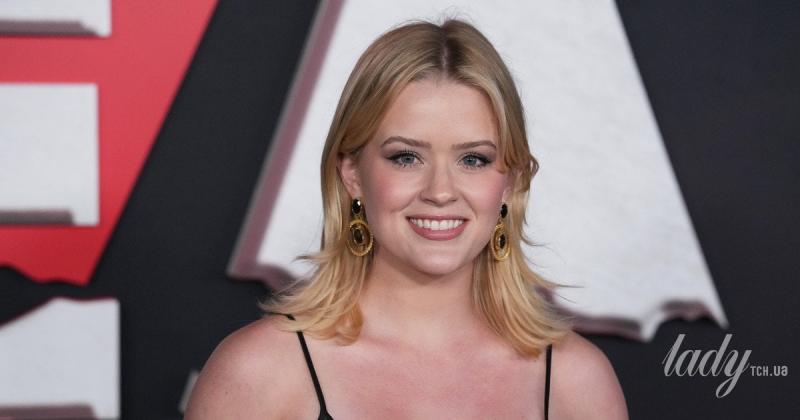 Дочка Різ Візерспун, 26-річна Ава Філліпп, знову заворожує публіку на червоних доріжках прем'єр фільмів.