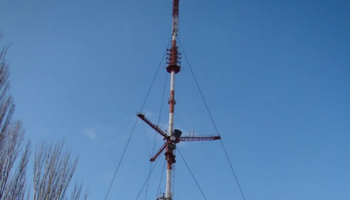 У Кривому Розі безпілотник влаштував атаку, внаслідок чого телевежа залишилася без електропостачання.