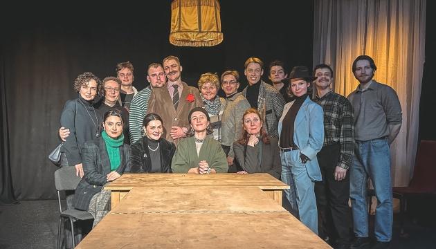 Луганський український театр, який тричі змінював своє місце розташування, вражає глядачів у Києві.