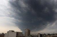 Сполучені Штати та Ізраїль завдали ударів по нафтяним установкам в Тегерані та його околицях.