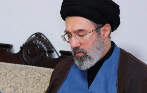 Новий керівник Ірану так і не зумів вийти з тіні: хто насправді править державою?