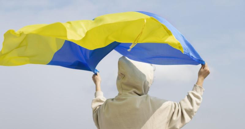 Згідно з дослідженням Delo.ua, у 2025 році зросла частка молодих людей, які не мають наміру повертатися до України.