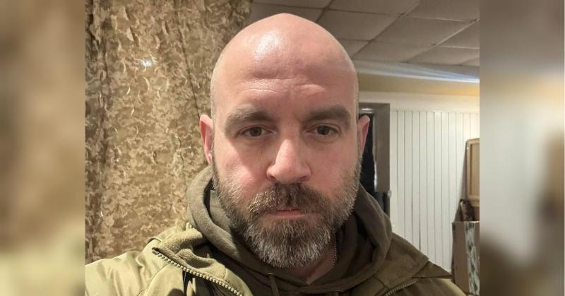 Влада маніпулює тими, хто не стоїть на її захист. Схоже, що її мета — не просто дожити до виборів, а здобути перемогу на них. Павло Казарін коментує байдужість держави щодо Збройних Сил України.