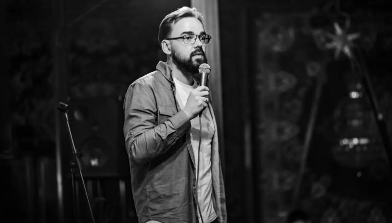 Останнє прощання з коміком-стендистом та військовим Артуром Петровим заплановано на 18 квітня в Києві.