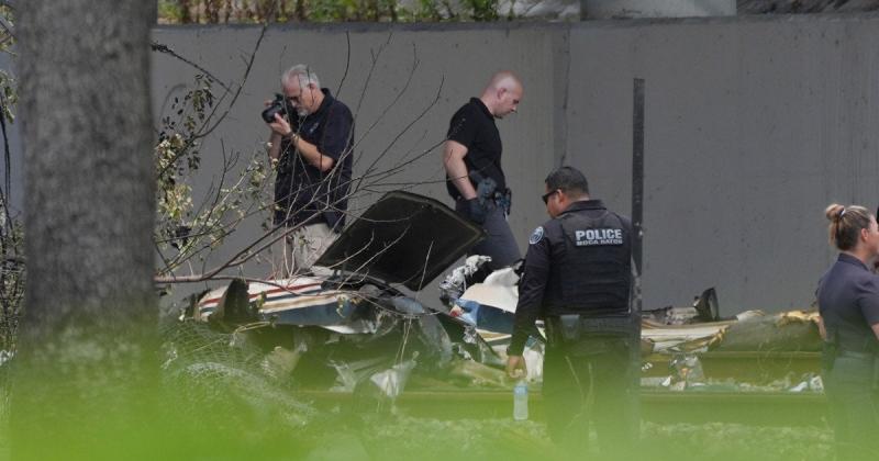 Літак здійснив аварійну посадку прямо на територію житлового комплексу — одна особа загинула.