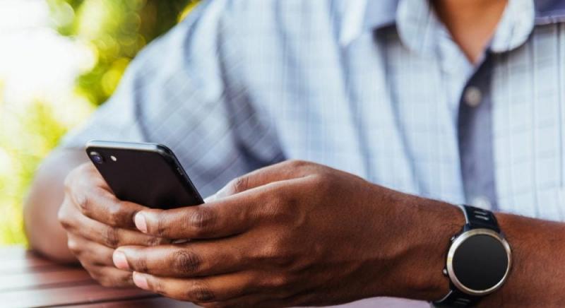 Представлено п'ять бюджетних Android-смартфонів для тих, хто віддає перевагу компактним дисплеям.